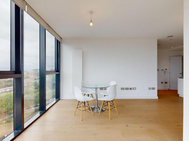 2 bedroom flat to rent on Highgate Hill, London