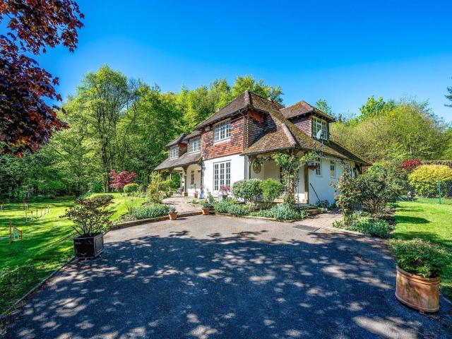 house for rent in Honeysuckle Bottom, KT24 5TD