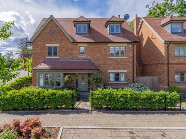 house for rent in Holly Hill Drive, SL5 0FF