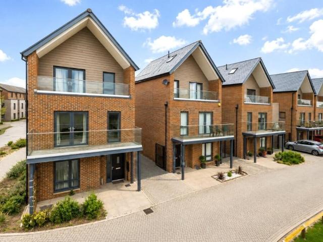 house for rent in Jelley Way, GU22 9FT