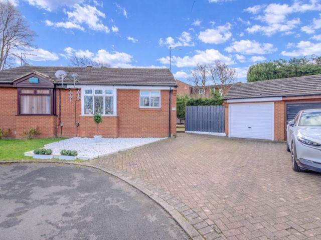 house for rent in Kingfisher Close, Leeds, LS17 8XB