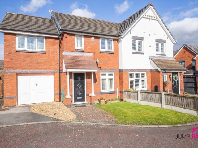 house for rent in Langton Close, WA12 9WH