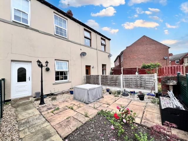 house for rent in Lascelles Hall Road, HD5 0BE