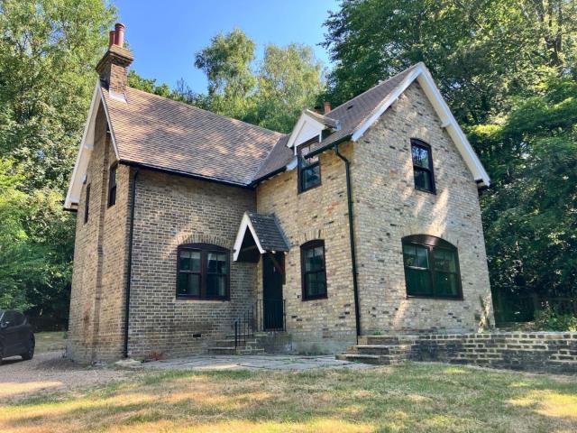 house for rent in Loughton Essex IG10 4AJ Church Road, High Beech