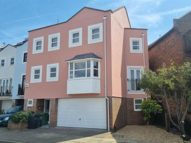 house for rent in merchants row, old portsmouth