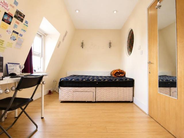 house for rent in Mile End Road, E1 4LJ