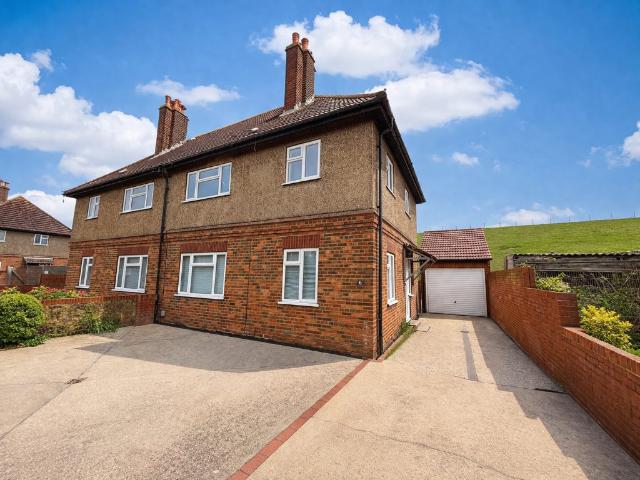 house for rent in New Road, TW17 0QQ