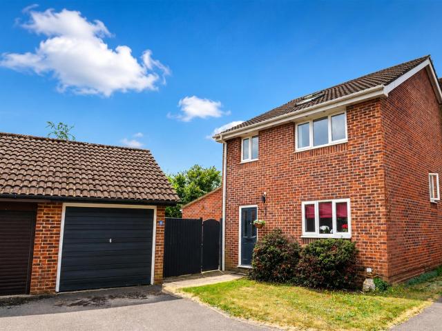 house for rent in northfield close, clanfield