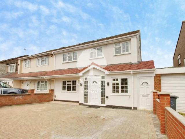 house for rent in Parlaunt Road, SL3 8BE