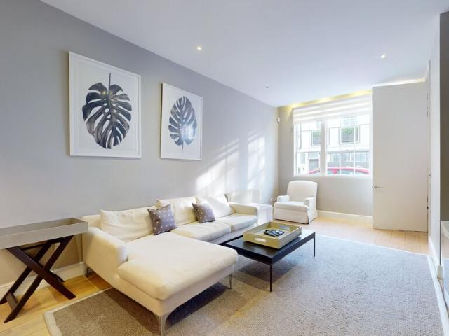 4 bedroom terraced house to rent on Pavilion Road, London