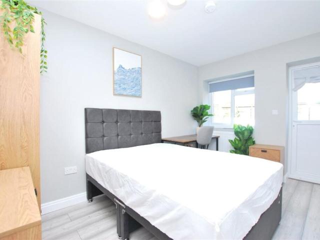 house for rent in Property, GU2 8DF