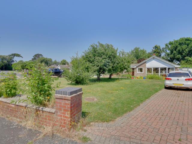 house for rent in richmond drive hayling island