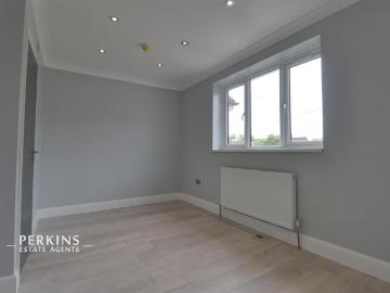 house for rent in Rushdene Close, UB5 6NR