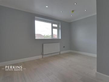 house for rent in Rushdene Close, UB5 6NR
