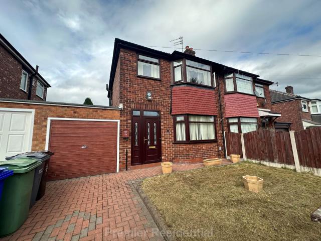 house for rent in Silverstone Drive, Manchester