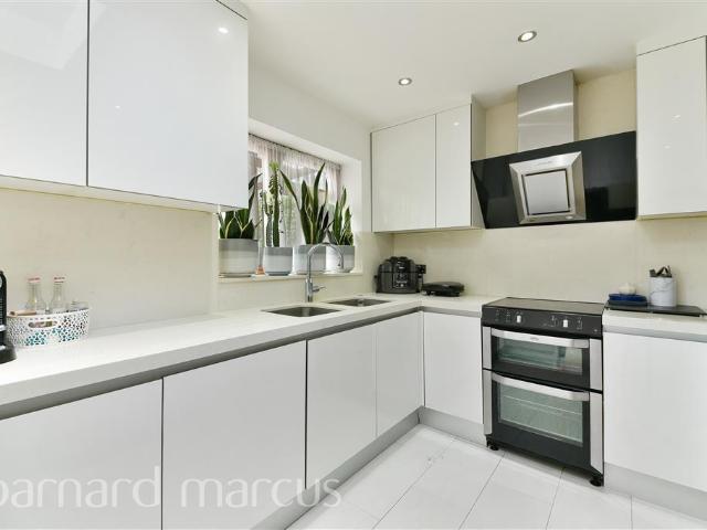 house for rent in Sparrow Farm Drive, Feltham, Feltham