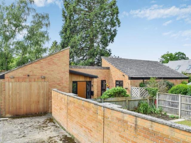 house for rent in St Marys Close, OX5 2AY