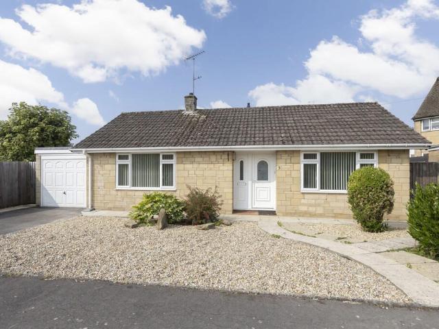 house for rent in Stancombe View, GL54 5LE