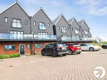 house for rent in Stratford Way, DA11 8GQ