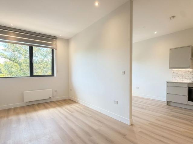 house for rent in Streamside House, Cowley Business Park, UB8