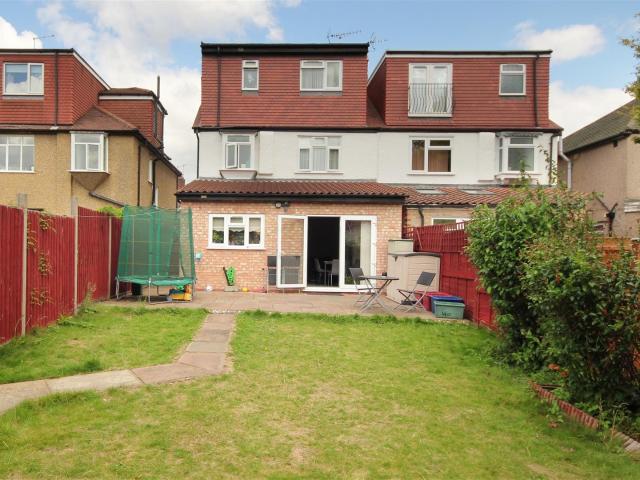 house for rent in Syon Park Gardens, TW7