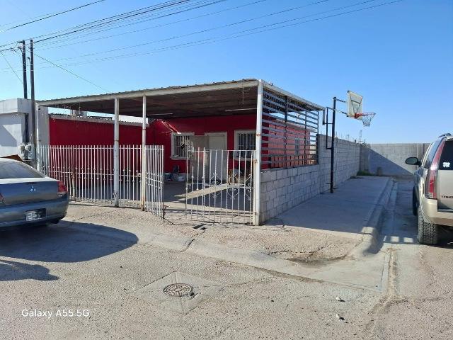 House for rent on the corner in Valle de Puebla Mexicali, B.C. !