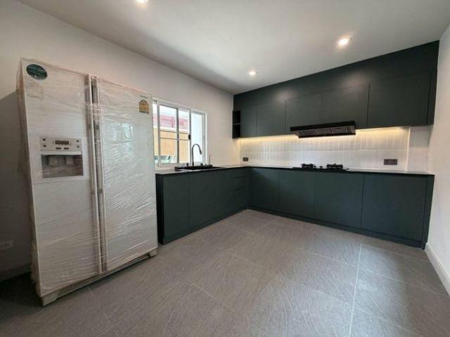 House for rent: Rama 9 Road not located in a housing estate AP 02 line: @condo91