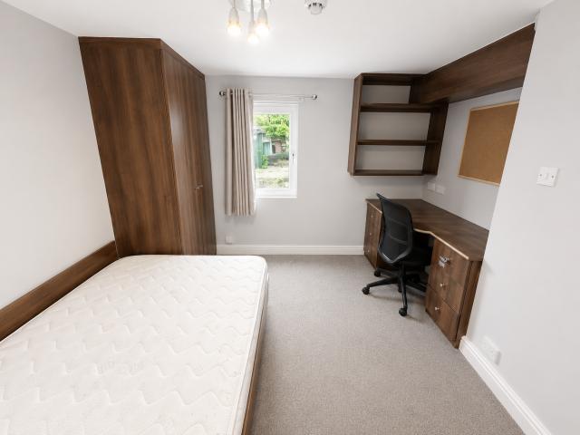 House for rent Room 4, St Anns Mount, Burley, Leeds