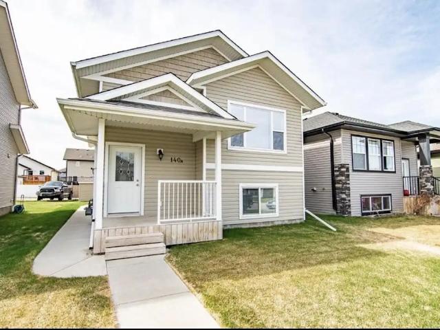 House for rent Sylvan lake Alberta available October 1,2026