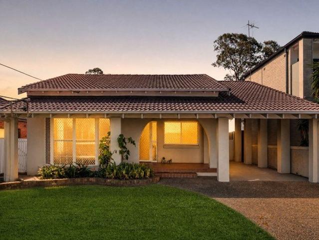 A Spacious Family Home on an Impressive Block!