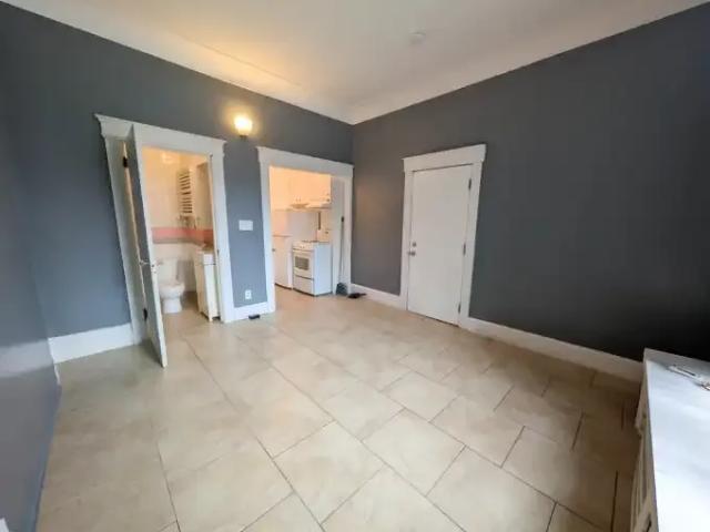 House Hamilton ON 104598083