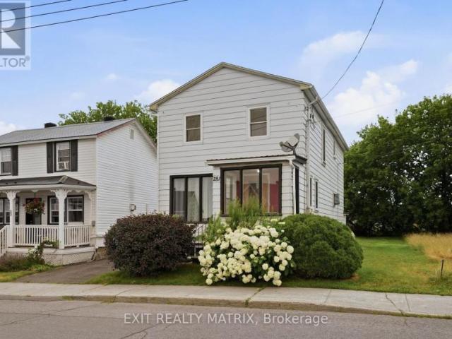 House Hawkesbury ON 104179516