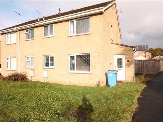 house in 47 The Queensway, Hull, HU6 9BH