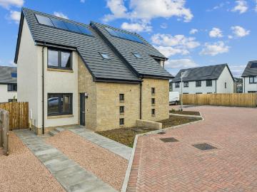 house in 7 Quoich Avenue, Crieff, PH7 3FN