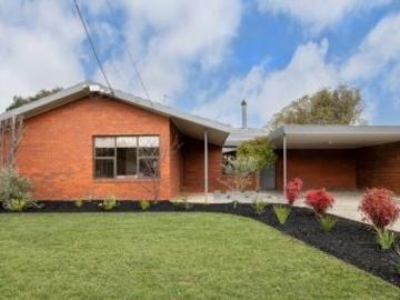 house in 13 Cedar Ave, Alfredton VIC 3350