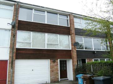 house in 10 Keel Road, Hull, HU6 7BP
