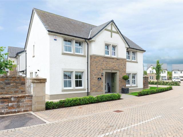 house in 10 Rowallan Wynd, Fenwick, Glasgow, KA3 6GR