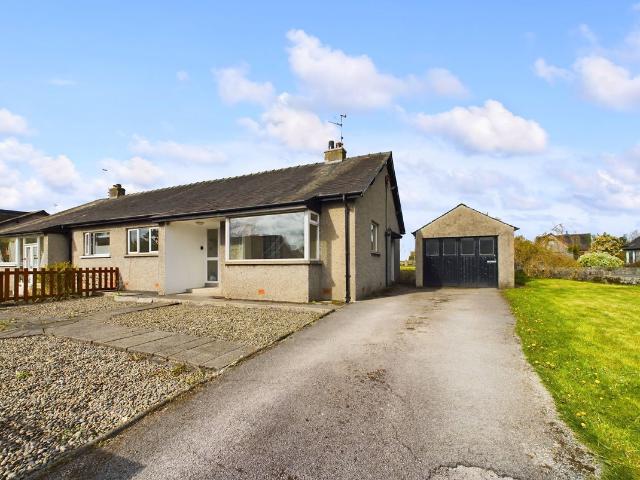 house in 10 Seedfield, Staveley, Kendal, LA8 9NJ