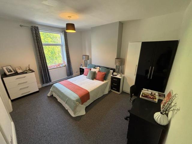 house in 14 Station Parade, LS5 3HG