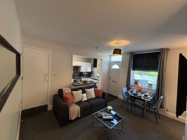 house in 14 Station Parade, LS5 3HG