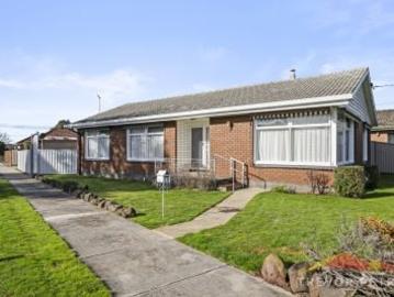 house in 20 Harold St, Wendouree VIC 3355