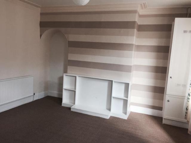 house in 27 Longroyd Grove, LS11 5HF