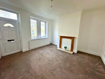 house in 28 Queens Avenue, Old Town, Barnsley, S75 2AZ