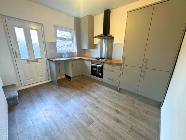 house in 2 Sheffield Road, Hoyland Common, Hoyland, Barnsley, S74 0DQ