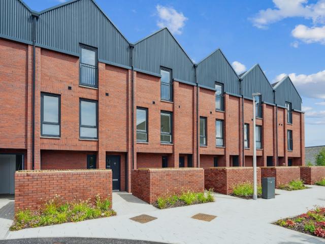 house in 33 Maltings Wynd, Dundashill, Glasgow, G4 9BF