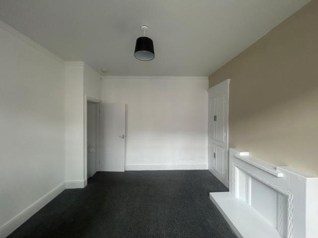 house in 37 Longroyd Grove, LS11 5HF