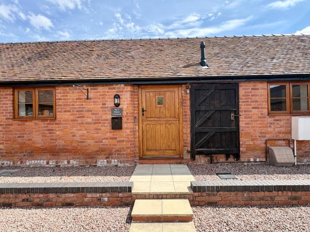 house in 3 Manor Courtyard Upton Road Powick WR2 4RN