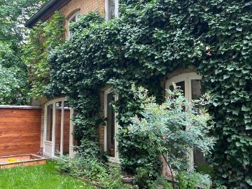 House in the heart of Prenzlauer Berg – Charming coach house with garden and terrace