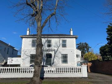 house in Warwick New Road Leamington Spa
