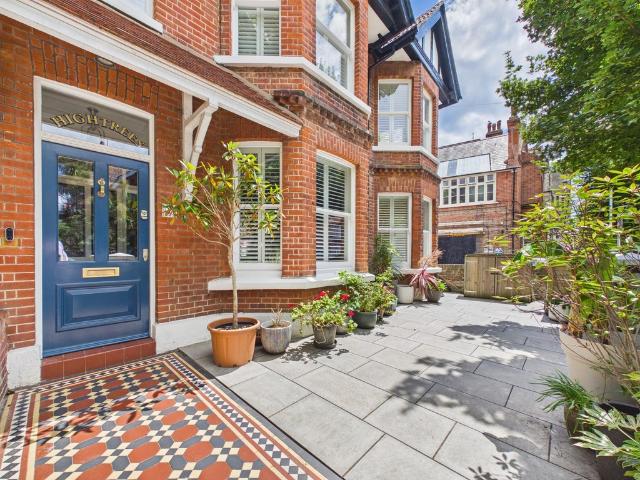house in Warwick Gardens, Worthing, BN11 1PE